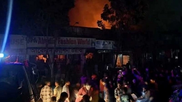 রাজধানীর ভাটারায় মার্কেটে আগুন, নিয়ন্ত্রণে ফায়ার সার্ভিসের ৪ ইউনিট