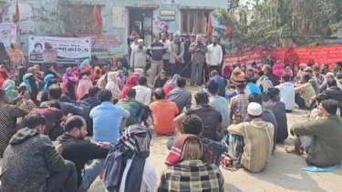 সরকার নির্ধারিত মজুরি বাস্তবায়নের দাবিতে ট্যানারি শ্রমিকদের সমাবেশ