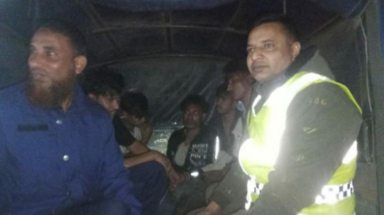 সোনারগাঁয়ে ডাকাতির প্রস্তুতিকালে ৭ ডাকাত আটক