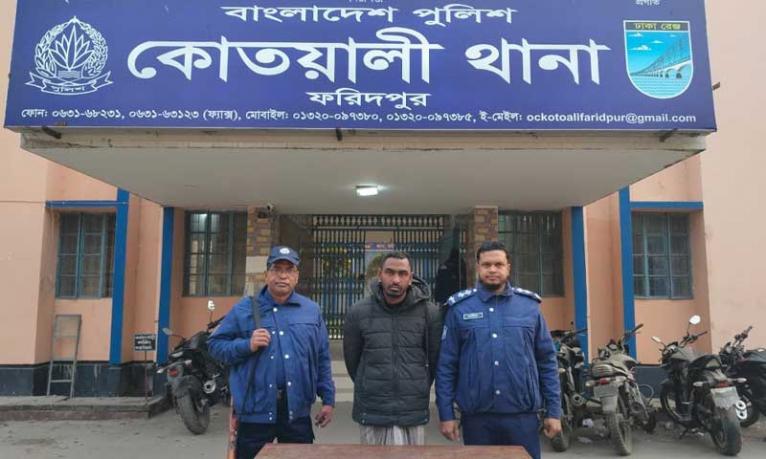 ফরিদপুরে পিস্তল-গুলিসহ যুবক আটক