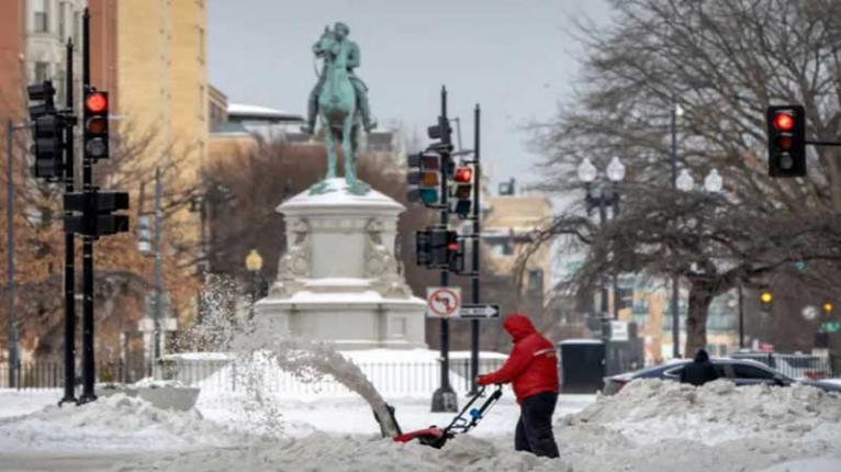 যুক্তরাষ্ট্রে তুষারঝড়ে ৩০ জনের প্রাণহানি