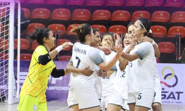 প্রথম সাফ নারী ফুটসালে অপরাজিত চ্যাম্পিয়ন বাংলাদেশ