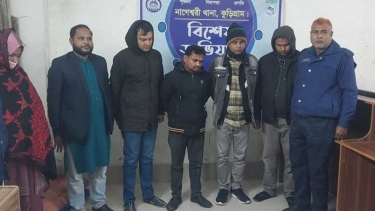 প্রাথমিকে শিক্ষক নিয়োগ পরীক্ষা চলাকালে স্বেচ্ছাসেবক দলের নেতাসহ আটক ৬