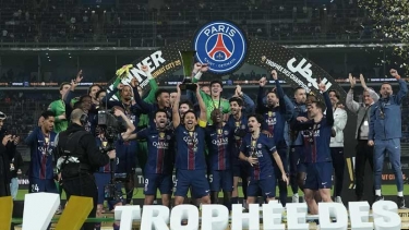 আরেকটি ট্রফি জিতলো পিএসজি, আড়াই বছরে এনরিকের অধীনে ১০