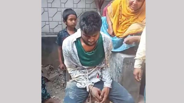 ​মাদারগঞ্জে শ্বশুরবাড়িতে স্ত্রীকে ছুরিকাঘাত, নেশাগ্রস্ত স্বামী আটক