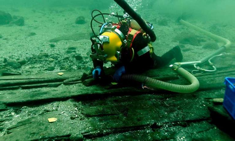 ডেনমার্কে সমুদ্রতল থেকে উদ্ধার ৬০০ বছরের পুরনো জাহাজ