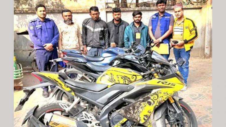 ফতুল্লায় চোরাই মোটরসাইকেল চক্রের মূল হোতাসহ চারজন গ্রেফতার
