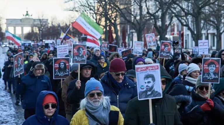 অবিলম্বে মার্কিন নাগরিকদের ইরান ছাড়ার নির্দেশ