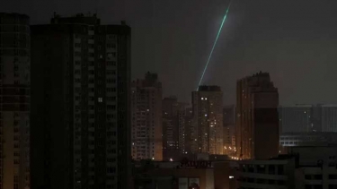 ত্রিপক্ষীয় আলোচনার মধ্যেই ব্যাপক ড্রোন ও ক্ষেপণাস্ত্র ছুড়ল রাশিয়া