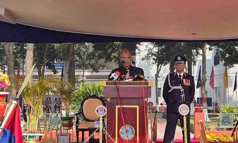 ‘প্রার্থীর কাছ থেকে অর্থ বা খাবার নিতে পারবে না পুলিশ’