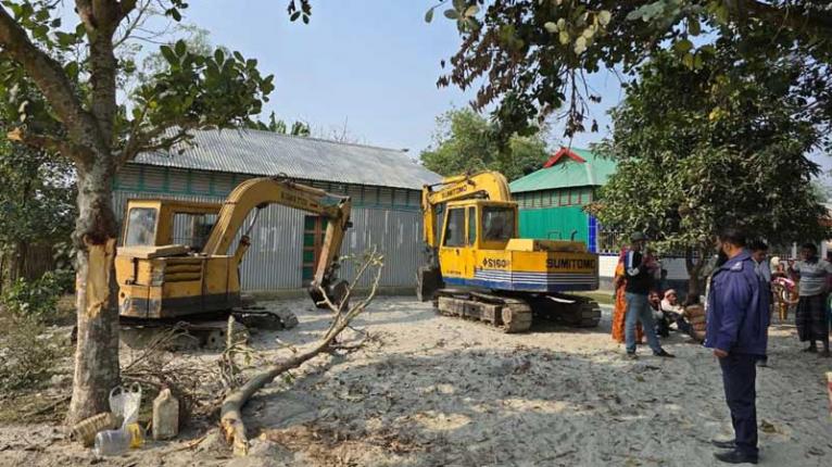 বালু উত্তোলনের দায়ে মাদারগঞ্জে ৫০ হাজার টাকা জরিমানা