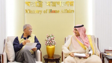স্বরাষ্ট্র উপদেষ্টার সাথে সৌদি রাষ্ট্রদূতের সাক্ষাৎ