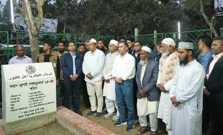 শহীদ আবু সাঈদের কবর জিয়ারত করলেন তারেক রহমান