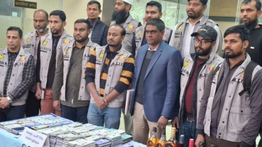 চীনা নাগরিকের হাত ধরে ঢাকায় অবৈধ আইফোন কারখানা