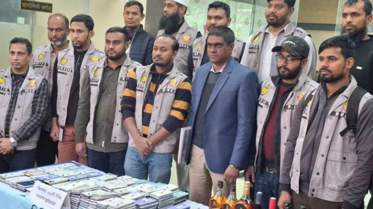 চীনা নাগরিকের হাত ধরে ঢাকায় অবৈধ আইফোন কারখানা