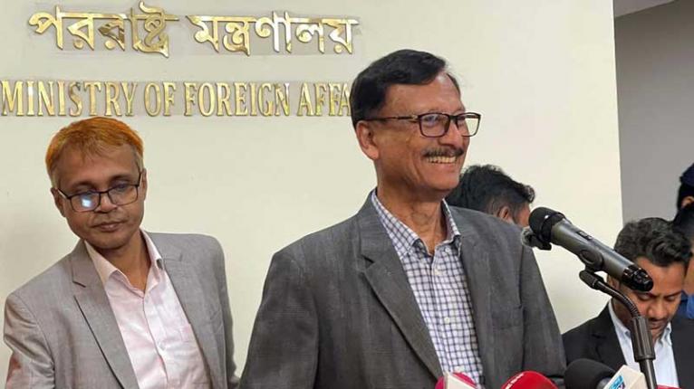 পাকিস্তানের সঙ্গে সম্পর্ক উন্নত করার চেষ্টা করছি : পররাষ্ট্র উপদেষ্টা