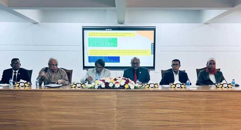 সরকারের ফ্যাসিস্ট হয়ে ওঠার পথ বন্ধ করতেই গণভোট : আলী রীয়াজ