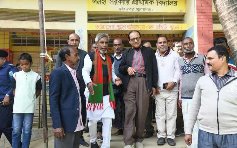 সুনামগঞ্জের বিভিন্ন সরকারি প্রাথমিক বিদ্যালয় পরিদর্শনে প্রাথমিক ও গণশিক্ষা উপদেষ্টা