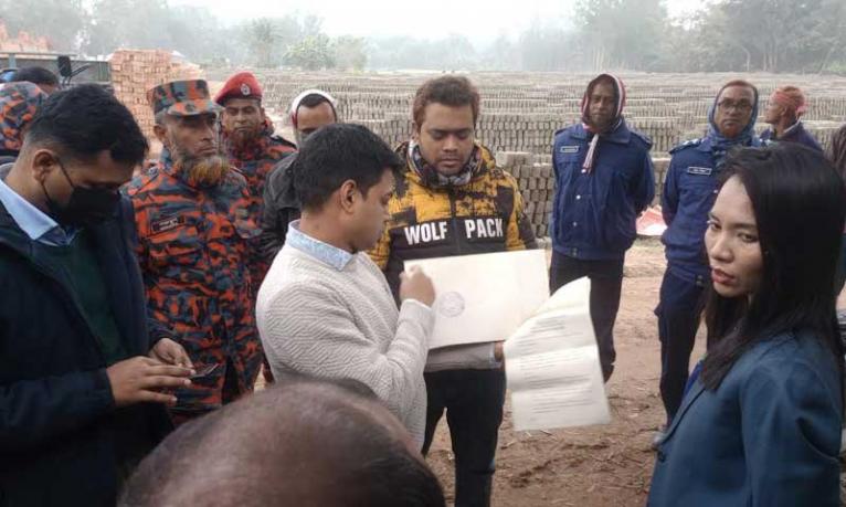 সরিষাবাড়ীতে ৩ ইটভাটায় অভিযান, ৪ লাখ টাকা জরিমানা