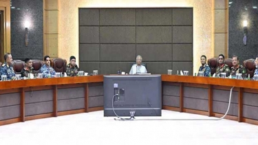 সশস্ত্র বাহিনীর ঊর্ধ্বতন কর্মকর্তাদের সঙ্গে প্রধান উপদেষ্টার মতবিনিময়