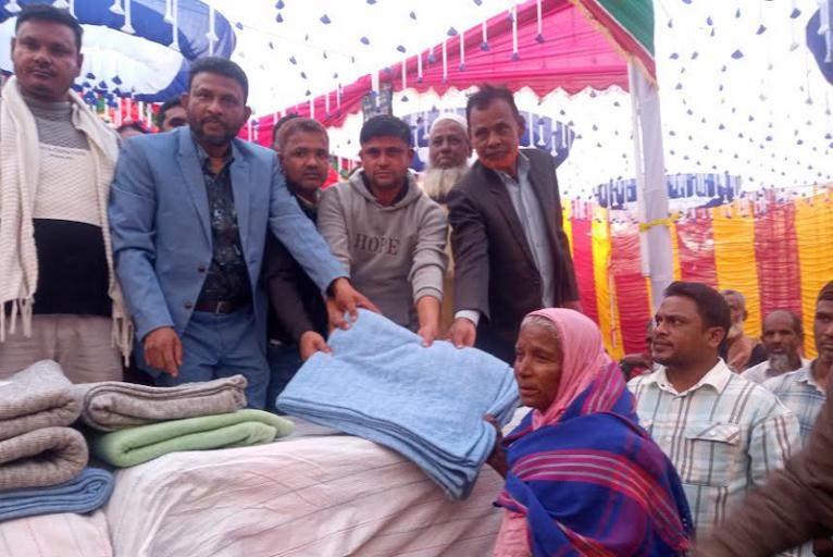 সরিষাবাড়ীতে ​সেলিম মিয়ার স্মরণে শীতবস্ত্র উপহার