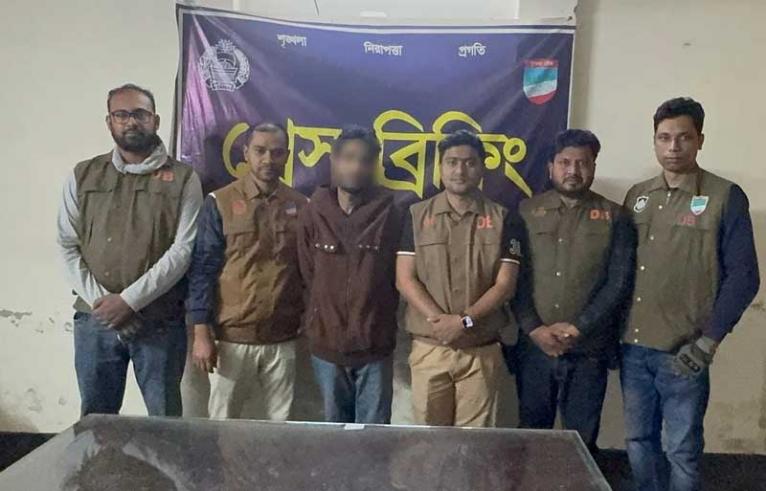 যশোরে বিএনপি নেতা আলমগীর হত্যার ‘শ্যুটার’ আটক