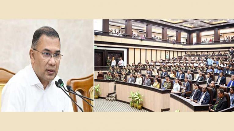 নিজ কার্যালয়ের কর্মকর্তা-কর্মচারীদের সঙ্গে প্রধানমন্ত্রীর মতবিনিময়