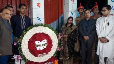 কুড়িগ্রামে একুশের প্রথম প্রহরে ভাষা শহীদদের স্মরণে পুষ্পার্ঘ্য অর্পণ