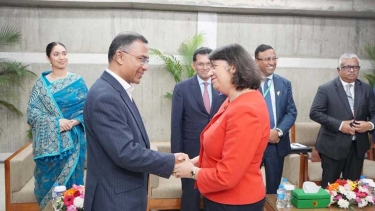 নবনির্বাচিত প্রধানমন্ত্রীর সঙ্গে ব্রিটিশ প্রতিনিধিদলের সাক্ষাৎ