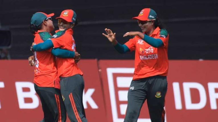 পাকিস্তানকে গুঁড়িয়ে ফাইনালে বাংলাদেশ