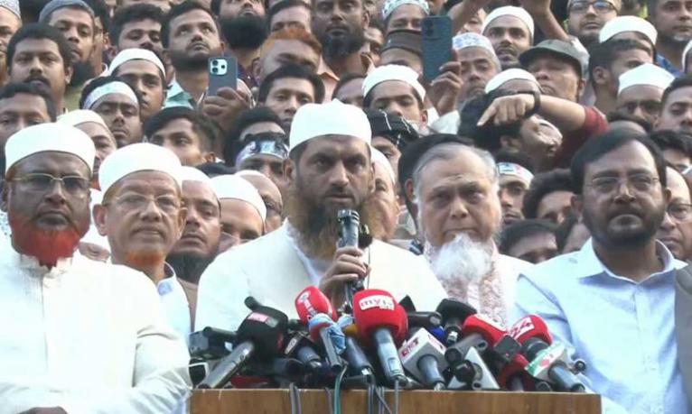 যারা ফ্যাসিবাদের পথ তৈরি করবে তারাই দিল্লিতে পালাবে : মামুনুল হক