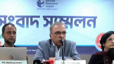 ইসি সাংবিধানিক দায়িত্ব ও ক্ষমতা প্রয়োগে দুর্বলতা দেখাচ্ছে : টিআইবি