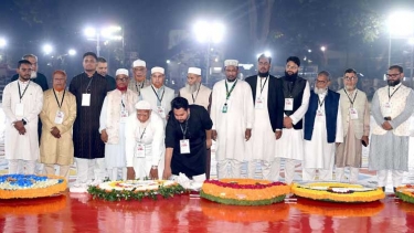 শহীদ মিনারে জামায়াত আমিরের নেতৃত্বাধীন বিরোধীদলীয় জোটের শ্রদ্ধা নিবেদন