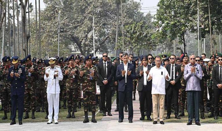 বিডিআর শহীদদের প্রতি প্রধানমন্ত্রীর শ্রদ্ধা নিবেদন