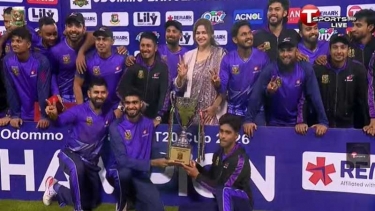 শেষ ওভারে মুস্তাফিজের ঝলক, দুর্বারকে হারিয়ে চ্যাম্পিয়ন ধূমকেতু