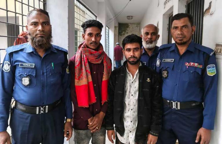 ​সরিষাবাড়ীতে চাঁদাবাজি ও বিদ্যালয়ের রড চুরির অভিযোগে দুই যুবক গ্রেপ্তার