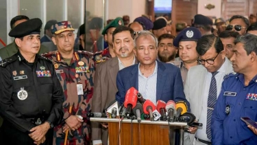 ফ্যাসিবাদের করুণ পরিণতির কথা মাথায় রেখে সততা ও নিষ্ঠার সঙ্গে দায়িত্ব পালনের নির্দেশ স্বরাষ্ট্র উপদেষ্টার