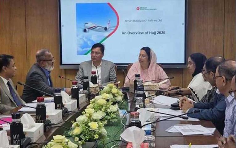 হজ যাত্রীরা যাতে হয়রানির শিকার না হয় সেদিকে খেয়াল রাখতে হবে - বিমান মন্ত্রী