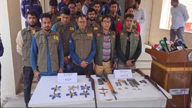 পাবনায় ৫টি আগ্নেয়াস্ত্রসহ গ্রেফতার ৩