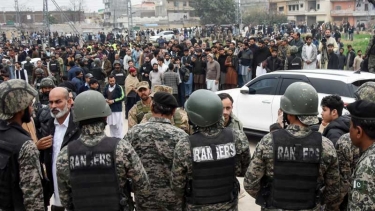 পাকিস্তানে মসজিদে বিস্ফোরণের মূল পরিকল্পনাকারীসহ গ্রেপ্তার ৪