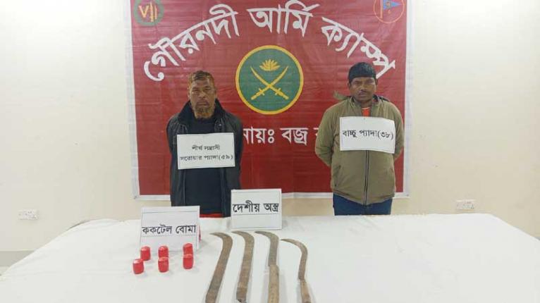 বরিশালে সেনা অভিযানে ককটেলসহ আটক ২