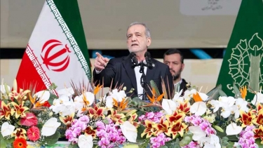 ইসলামি বিপ্লব বার্ষিকীতে জাতীয় ঐক্যের ডাক ইরানের প্রেসিডেন্টের