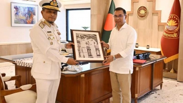 প্রধানমন্ত্রীর সঙ্গে নৌবাহিনী প্রধানের সৌজন্য সাক্ষাৎ