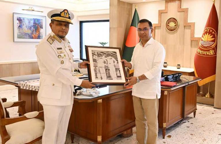 প্রধানমন্ত্রীর সঙ্গে নৌবাহিনী প্রধানের সৌজন্য সাক্ষাৎ