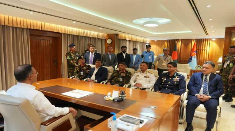প্রথমবারের মতো সশস্ত্র বাহিনী বিভাগে অফিস করলেন প্রধানমন্ত্রী