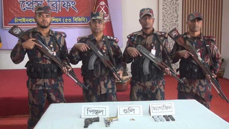 সীমান্তে ভারতীয় আগ্নেয়াস্ত্র ও গুলি উদ্ধার