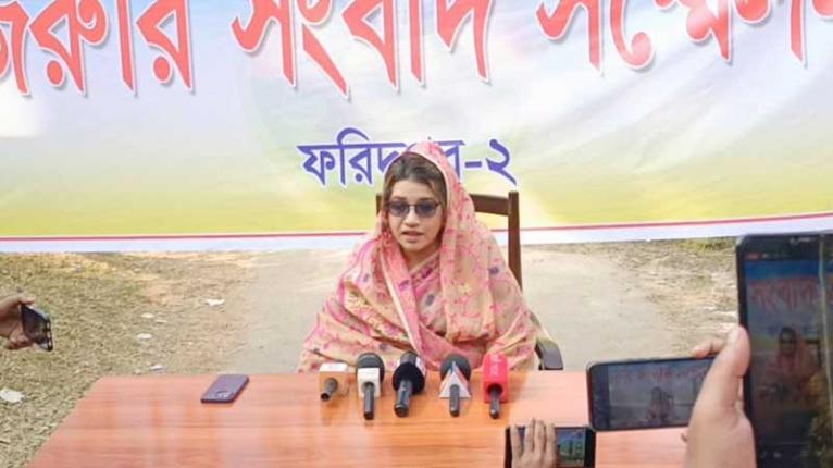 ১১ দলীয় জোটের প্রার্থীর লোকজন টাকা নিয়ে ভোট কিনতে নেমেছিল : শামা ওবায়েদ