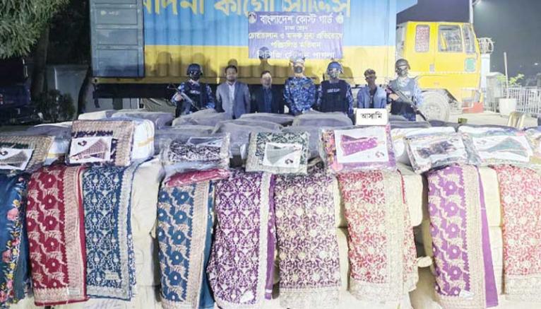 নারায়ণগঞ্জে ১০ কোটি টাকার ভারতীয় শাড়ি জব্দ, আটক ১