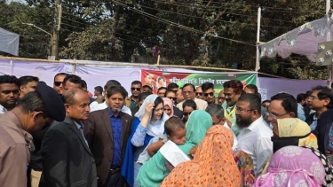 সুবিধাবঞ্চিত শিশুদের হাতে বই তুলে দিলেন ডা. জুবাইদা রহমান