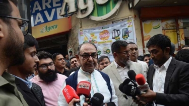 প্রশাসনের উর্ধ্বতন মহলে কারও কারও প্রতি দূর্বলতা দেখা গেছে: মির্জা আব্বাস